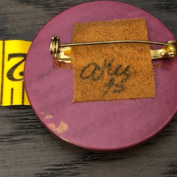 Vintage Handmade Artisan Big Fish Rainbow Trout Wooden Painted Round Brooch Pin - Picture 4 of 5